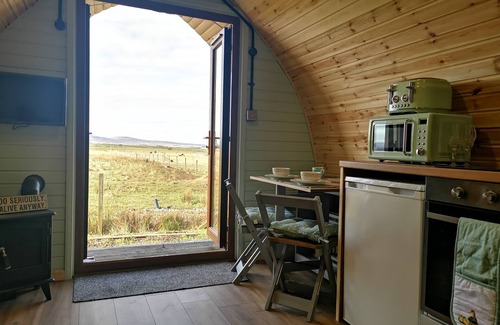 Spittal Cabin | Explore Achmeney Glamping Pod: Perfect for Families & Pets!