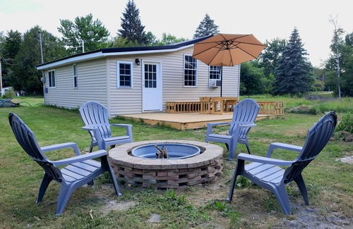 Lake House | Charming Cabin Retreat with Private Lake and Bonfire Nights