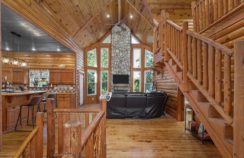 Richwoods Cabin | Serene Cabin Overlooking Private Lake for Your Missouri Escape