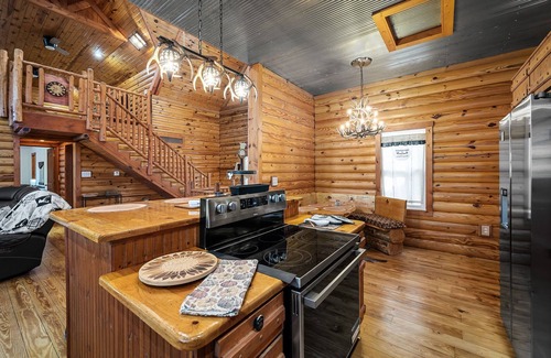 Richwoods Cabin | Serene Cabin Overlooking Private Lake for Your Missouri Escape