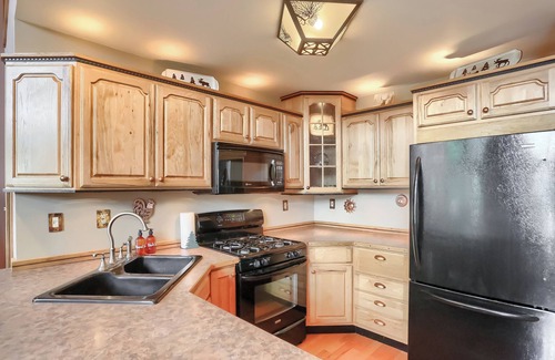 Branchton Cabin | Serene Lakefront Cabin Retreat with Spa and Hot Tub