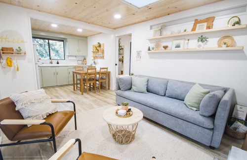 Eugene House | Romantic Cabin Retreat in Oregon Woods with Breakfast & Trails