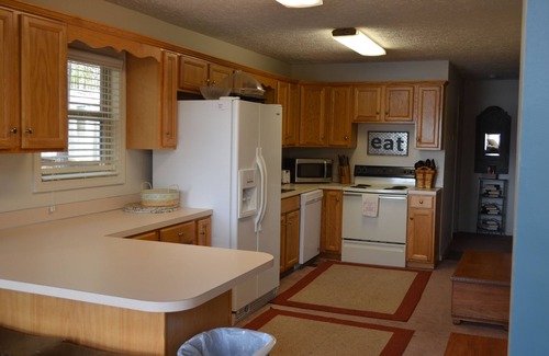 Dadeville Cabin | Inviting Cabin Retreat with Sandy Beach & Fantastic Dock