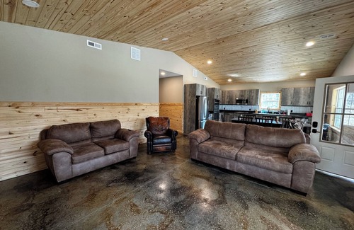 Equality Cabin | Inviting Cabin Near Shawnee Forest, Minutes from Garden of Gods