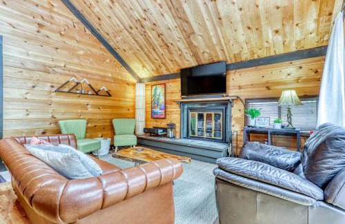Overlook Park House | Idyllic Cabin Retreat with Pool and Pet-Friendly Amenities