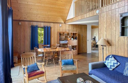 Berkeley Springs House | Relaxing Chalet Cabin with Hot Tub & Private Lake Access
