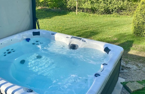 Clearview Cabin | Charming Cabin Retreat with Hot Tub & Family-Friendly Perks