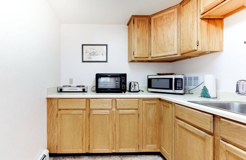 Carbondale Cabin | Relaxing Riverfront Cabin with Hot Springs & Nature Views