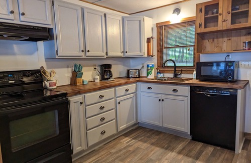 Palmyra Cottage | Inviting Cabin Retreat with Waterfront Access on Whites Pond