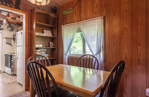 Bath Cabin | Inviting Cabin with RV Hookup and Family-Friendly Amenities
