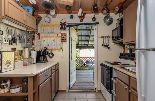 Bath Cabin | Inviting Cabin with RV Hookup and Family-Friendly Amenities