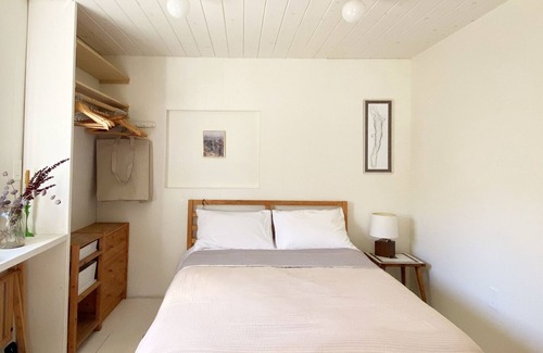 Topanga Cabin | Charming Cabin with Scenic Views of Topanga Mountains