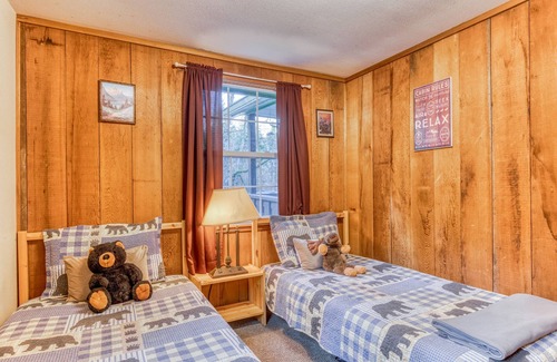 Cascade Locks House | Pet-Friendly Cabin with Easy Access to Beautiful Wilderness