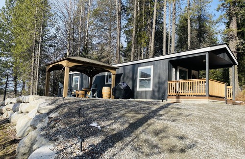 Hayden Cabin | Cozy Cabin Retreat with Gazebo, Hot Tub & Ocean Views