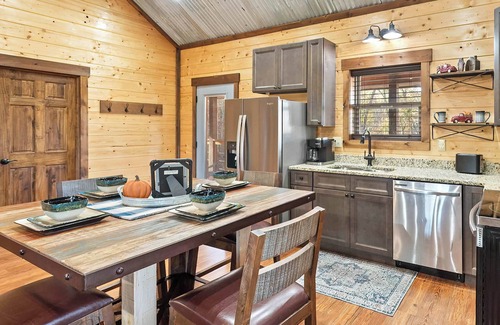 Sevierville Cabin | Cozy Cabin with Scenic Views Near Gatlinburg & Pigeon Forge