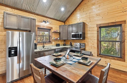 Sevierville Cabin | Cozy Cabin with Scenic Views Near Gatlinburg & Pigeon Forge