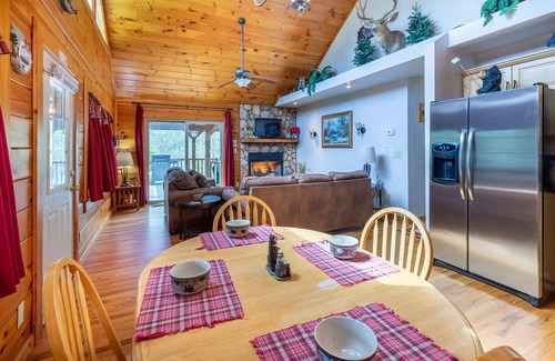 Qualla Cabin | Inviting Cabin with Hot Tub, Near Harrahs Casino - 9.8/10