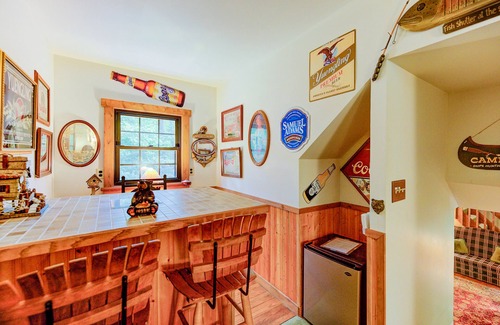 Sky Valley Cabin | Inviting Cabin with Hot Tub & Lake Access for Your Retreat