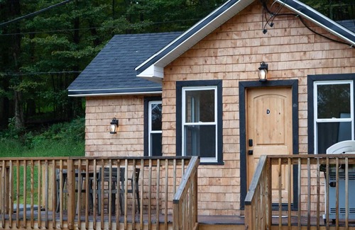 Ellenville Cabin | Relaxing Cabin Near Minnewaska State Park with Hot Tub