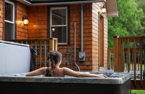 Ellenville Cabin | Relaxing Cabin Near Minnewaska State Park with Hot Tub