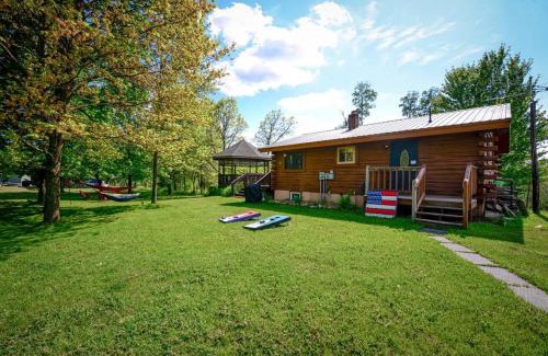 Hinckley House | Charming Cloverdale Cabin: Pet & Child Friendly Retreat