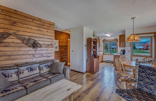 Clark Cabin | Cozy Chipmunk Cabin: Pet-Friendly Retreat on Elk River