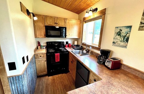 Columbia Falls Cabin | Idyllic Cabin with Breathtaking Mountain Views