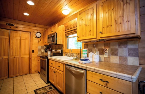 Vilas Cabin | Charming Cabin with Serene Views and Spa Amenities