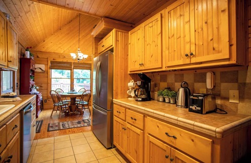 Vilas Cabin | Charming Cabin with Serene Views and Spa Amenities