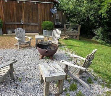 Chickamauga House | Cozy Cabin with Pool Table for a Relaxing Romantic Escape near Chickamauga, Georgia