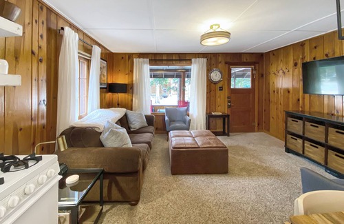 Grand Lake Cabin | Inviting Lemmon Lodge: Private Beach & Unmatched Views