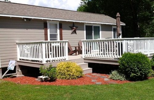 Monmouth Cabin | Charming Cabin Retreat with Beach Access and Pool