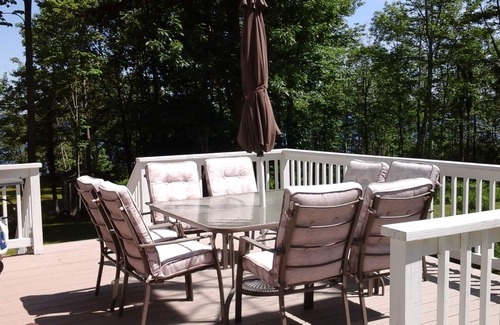 Monmouth Cabin | Charming Cabin Retreat with Beach Access and Pool