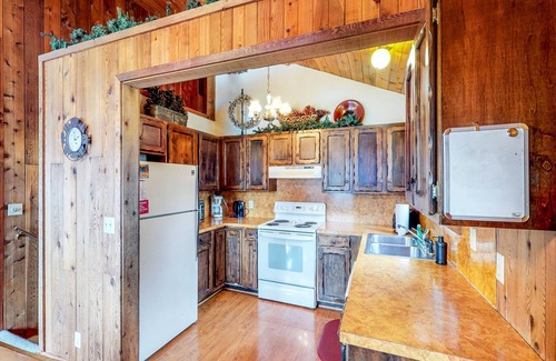 Cascade Cabin | Inviting Cabin with WiFi, Pool, and Foosball Fun