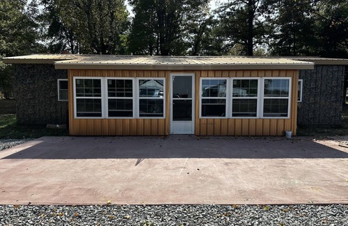 Alexander Cabin | Quaint Cabins with Lake Views at Horseshoe Lake