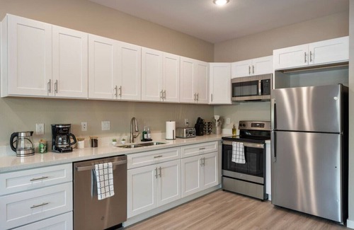 Orchards Estates House | Cozy Cactus I 5 Bed Suite w/Pool I Stadium & Golf