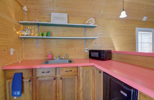 Sunset Beach Apartment | Pet-Friendly Calabash Studio with Ocean View Near Beach