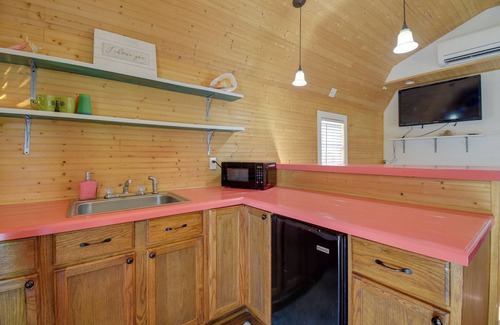Sunset Beach Apartment | Pet-Friendly Calabash Studio with Ocean View Near Beach