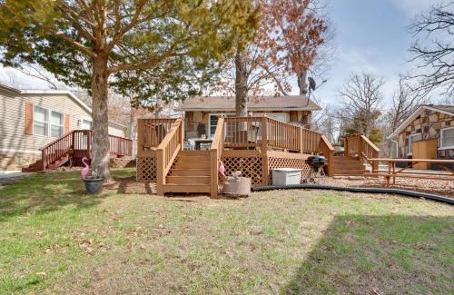 Camdenton Apartment | Welcoming Camdenton Cottage with Deck & Private Beach Access