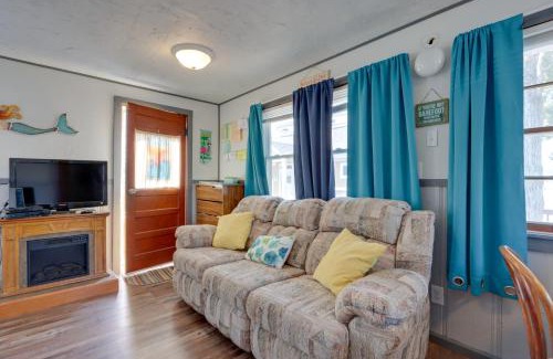 Camdenton Apartment | Welcoming Camdenton Cottage with Deck & Private Beach Access