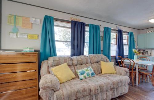 Camdenton Apartment | Welcoming Camdenton Cottage with Deck & Private Beach Access