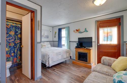 Camdenton Apartment | Welcoming Camdenton Cottage with Deck & Private Beach Access