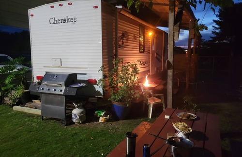 Christiansburg Cabin | Charming Camper Retreat with Lake View in Christiansburg
