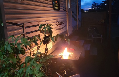 Christiansburg Cabin | Charming Camper Retreat with Lake View in Christiansburg