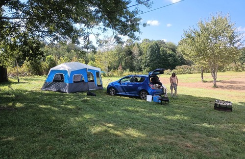 Pikeville House | Charming Mountain Camper with Pool and Spa Amenities