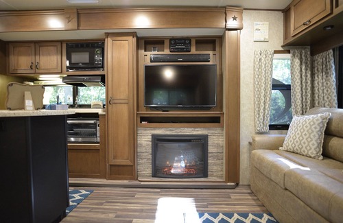 Durants Neck House | Inviting Treehouse Retreat with Fast Wi-Fi & Cozy Amenities