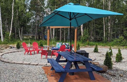 Fishhook House | Inviting Cozy Camper: Family-Friendly Retreat Awaits