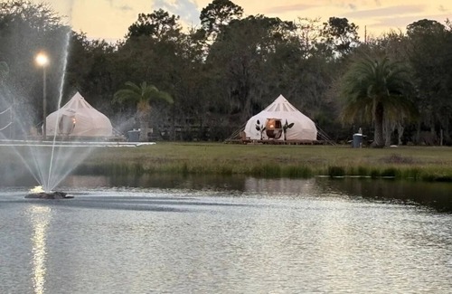 Plymouth RV Rental | Inviting Astatula Campground with Ocean View and Hot Tub