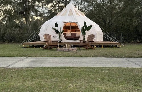Plymouth RV Rental | Inviting Astatula Campground with Ocean View and Hot Tub