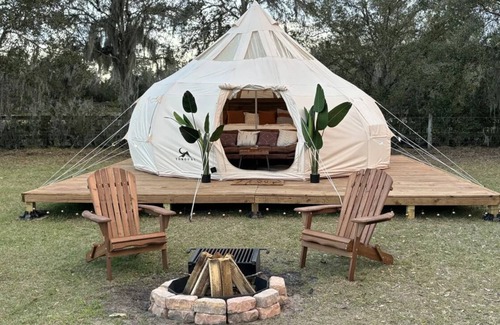 Plymouth RV Rental | Inviting Astatula Campground with Ocean View and Hot Tub
